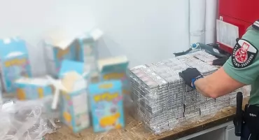 Papierosy zamiast chrupek. Nietypowa kontrabanda na granicy w Kuźnicy