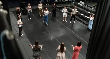 Opera wychodzi na ulice. Wielopokoleniowe happeningi 3xHalka odmienią Supraśl