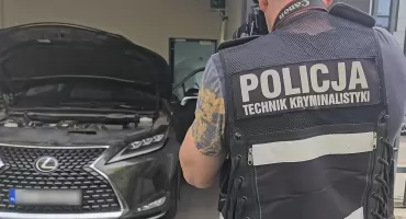 Nocny pościg w Białymstoku. Ukradł Lexusa i uciekał do lasu