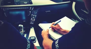 Rajdowiec w BMW skończył pod tirem