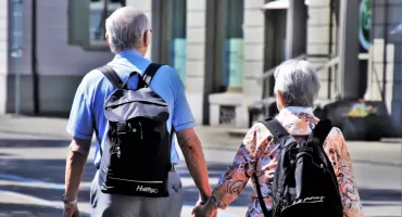 Seniorzy wydają więcej, ale portfele odetchnęły. Trzynastki ratował domowe budżety