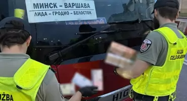 Skrytki w autokarze z Mińska. Przemycali modne leki na odchudzanie i hormony!