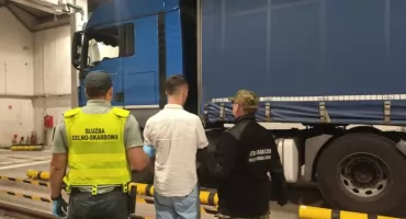 Horror w naczepie tira. Kilkudziesięciu migrantów w naczepie w Budzisku