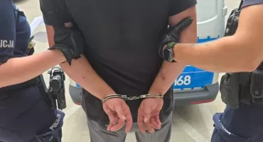 Poprosił o papierosa, ukradł saszetkę. Bezczelny złodziej w rękach policji
