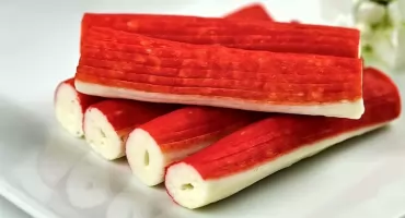 Krabowe oszustwo w marketach? Prawda o popularnej przekąsce czyli surimi bez tajemnic