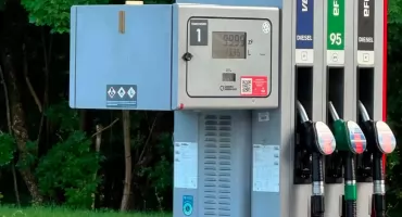 Podlascy kierowcy płacą więcej na stacjach! Portfele cierpią w wakacje, a rząd się zastanawia