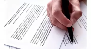 Wojewoda bada mandat łomżyńskiego radnego. Rada zajmie się tematem po wakacjach   
