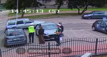 Z oblanego egzaminu na prawko prosto za kierownicę. Policja wręczyła mandat