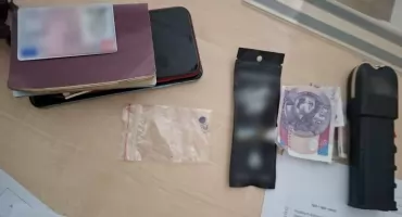 Dewastacja i narkotyki w apartamencie! Dopadła ich policja 