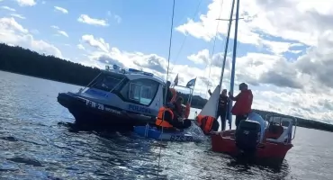 Akcja ratunkowa na jeziorze Wigry. Policja ratowała siedem osób 