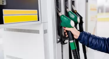 Ceny paliwa na Podlasiu powala: diesel dobija do 10 zł. Rząd dalej zwleka   