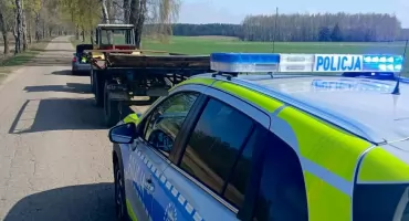 Czy wolno wyprzedzić traktor na podwójnej ciągłej? Uważaj na 15 punktów! 