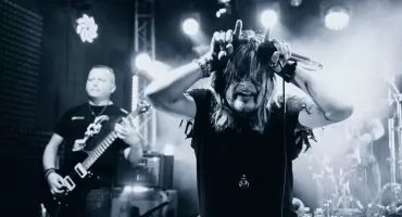 Światowa gwiazda rocka odwiedzi klub Sześcian